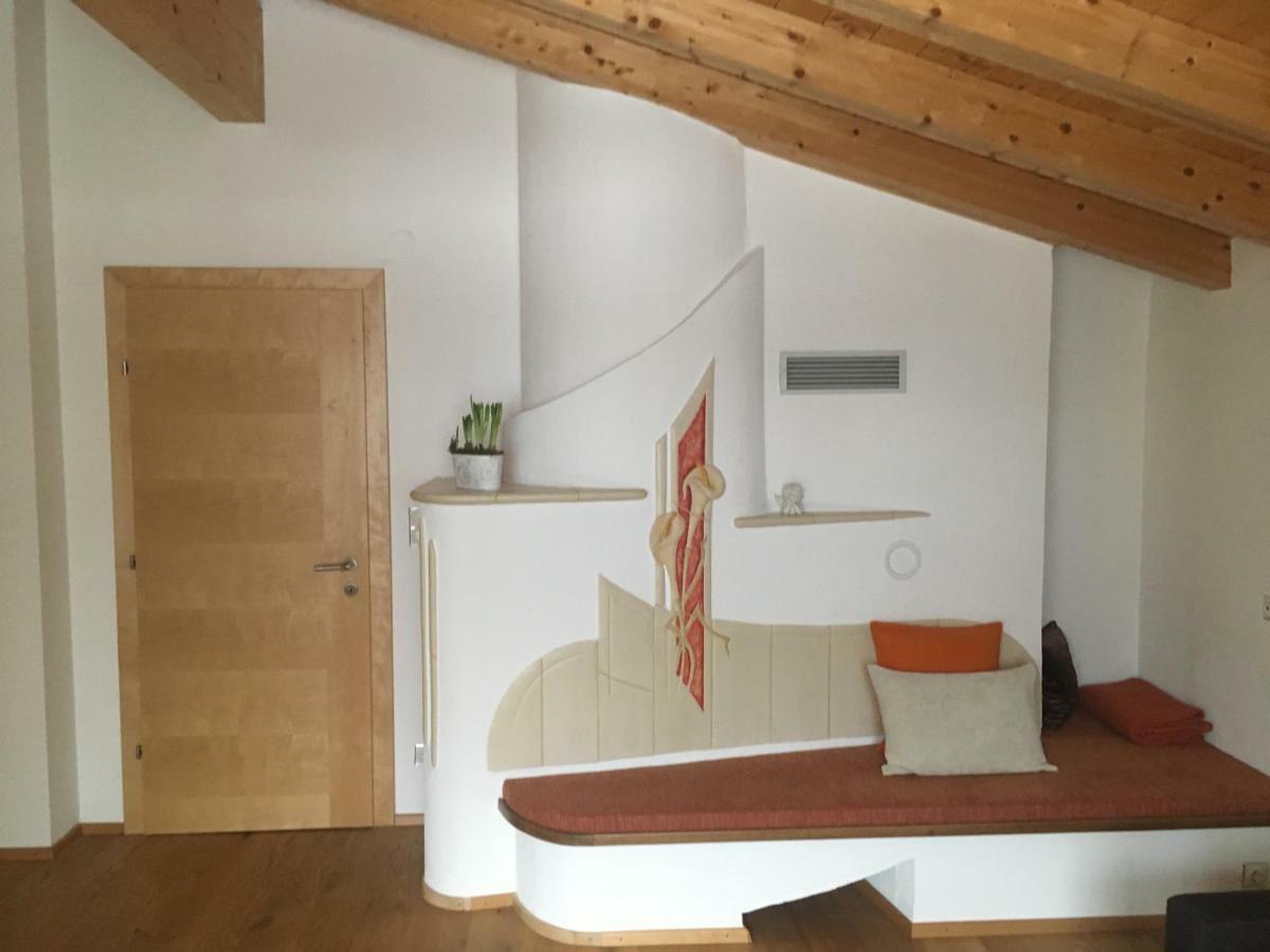 Апартаменты Haus Tschirgantblick Тарренц Экстерьер фото